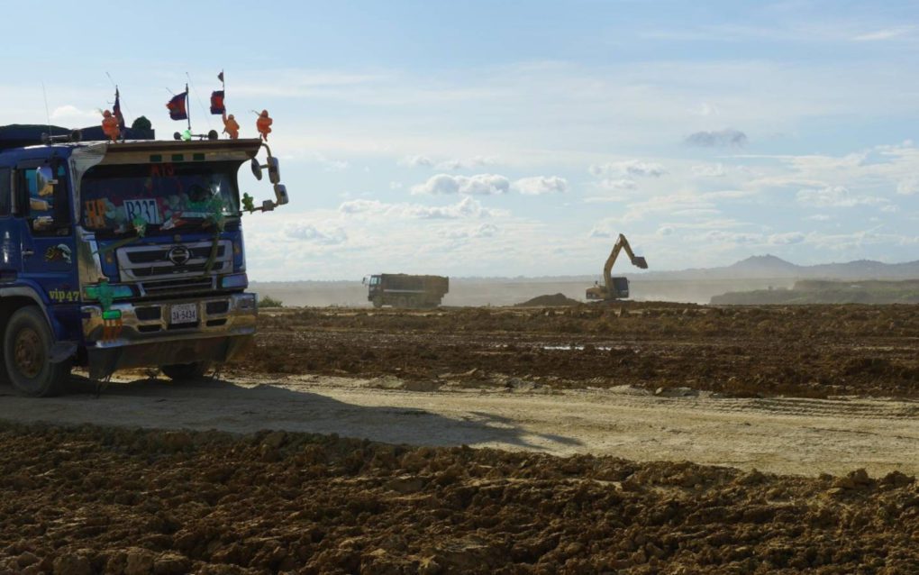 Landfilling at Boeng Tamok lake, 2021. (Tran Techseng/VOD)