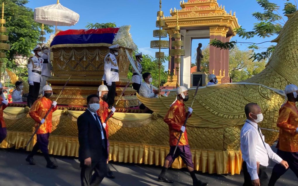 A funeral float carrying the body of late Prince Norodom Ranariddh is marched through Phnom Penh on December 8, 2021. (Ananth Baliga/VOD)