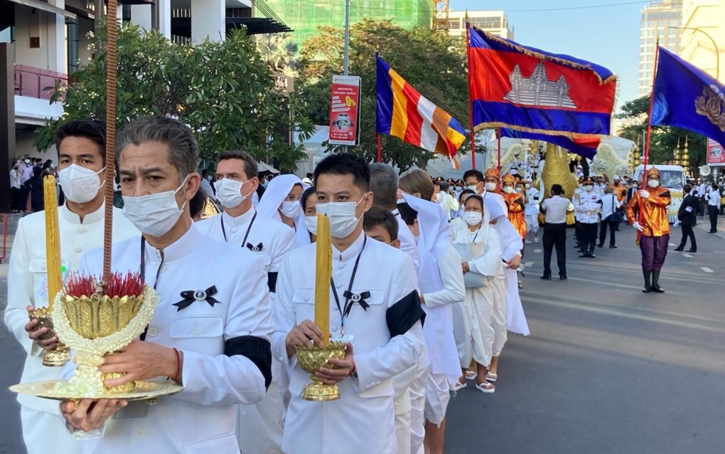 A funeral procession for late Prince Norodom Ranariddh proceeds through Phnom Penh on December 8, 2021. (Ananth Baliga/VOD)