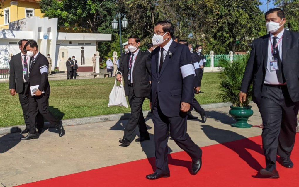 Hun Sen arrives at Wat Botum park for late Prince Norodom Ranariddh’s funeral on December 8, 2021. (Keat Soriththeavy/VOD)