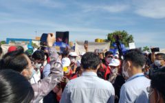 Updated: Phnom Penh Court Bans NagaWorld Workers' Strike, Unionists Leave Vowing to Return