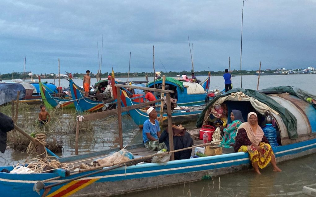 Fishing families in Phnom Penh. (Phorn Bopha/VOD)
