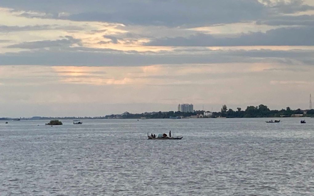 Fishing boats on the waters of Phnom Penh. (Phorn Bopha/VOD)