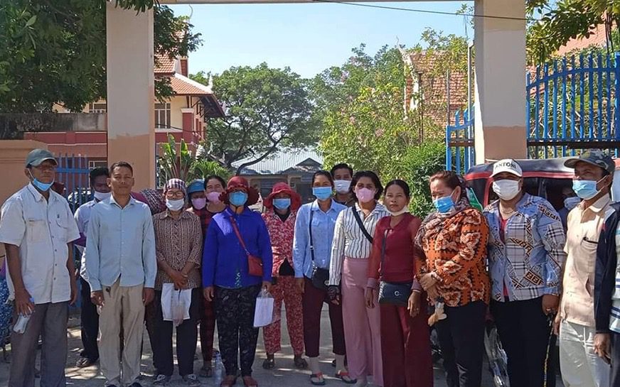 Families from Kandal's Kandal Stung pose in front of the district hall. (Supplied)