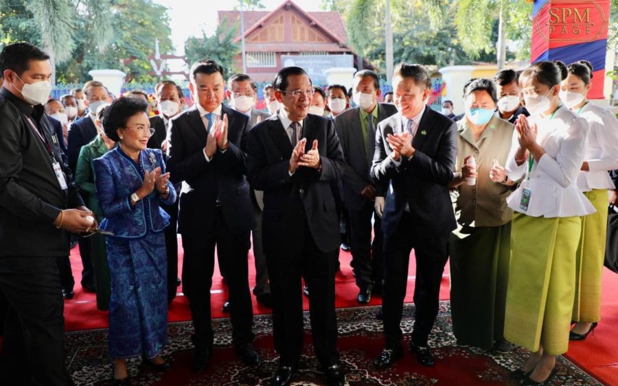 Prime Minister Hun Sen inaugurates the Hyatt Regency hotel in Phnom Penh on December 15. (Hun Sen's Facebook page)