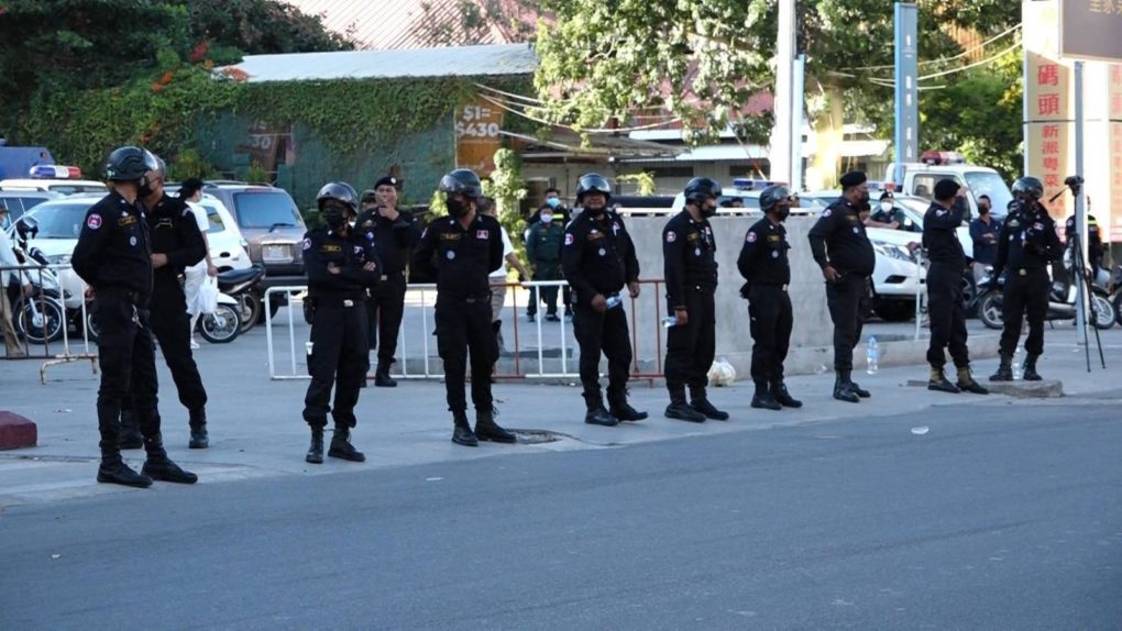 Security around a workers’ rally in Phnom Penh on January 5, 2022. (Hy Chhay/VOD)