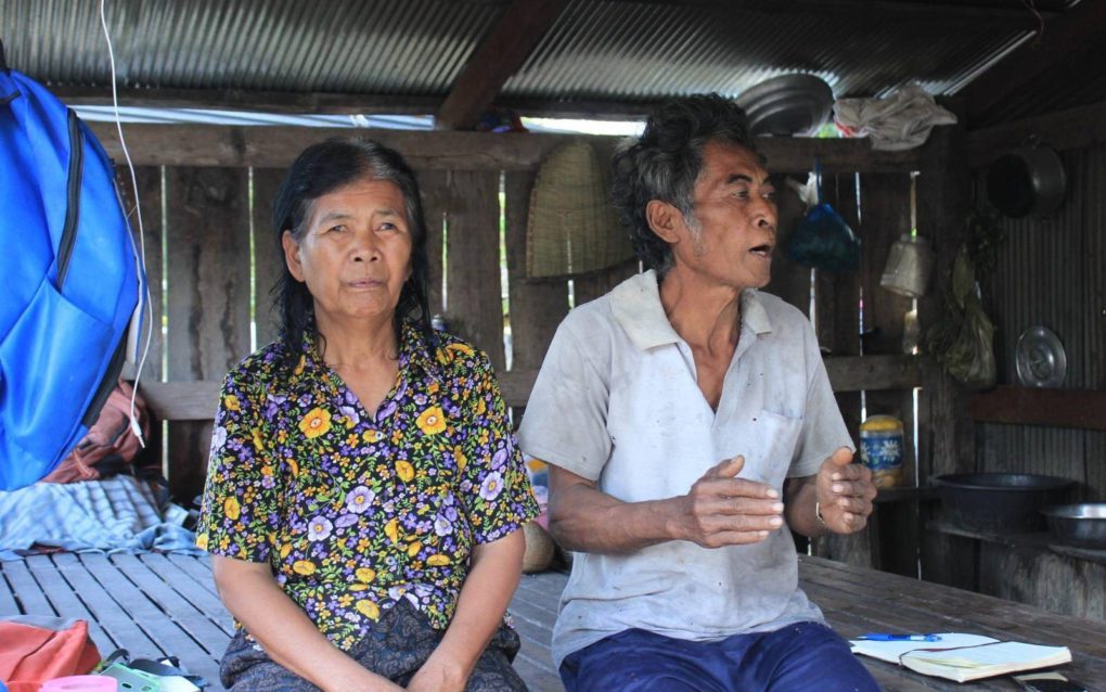 Mao Ran, 68, and Phlok Phleng, 66, speak of the killing in their family in Kampong Speu’s Sre Ken village in January 2022. (Andrew Haffner/VOD)