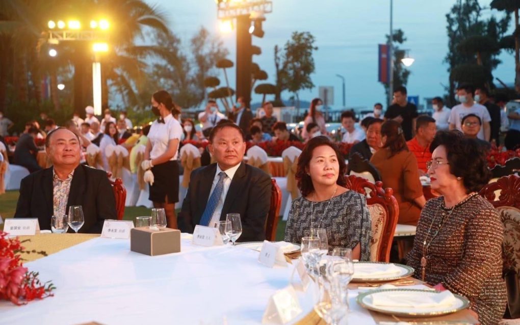 Tycoons Kok An and Ly Yong Phat at the opening of the Beach Club in Sihanoukville’s ‘Chinatown’ area in November 2021. (Men Sam An’s Facebook page)