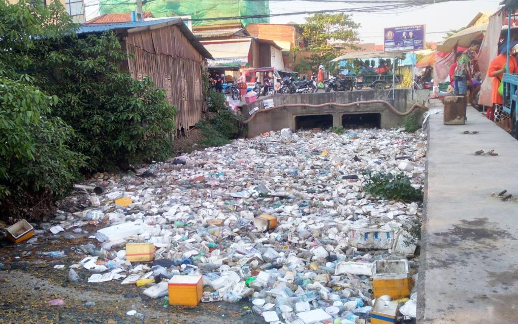 Trash in a canal in Russei Keo district, on March 1, 2022. (Meng Kroypunlok/VOD)