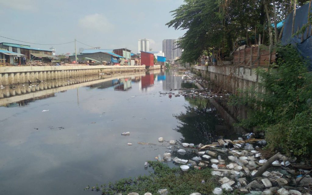 Boeng Trabek canal in Chamkarmon district on March 18, 2022, after the district launched a trash removal campaign. (Meng Kroypunlok/VOD)