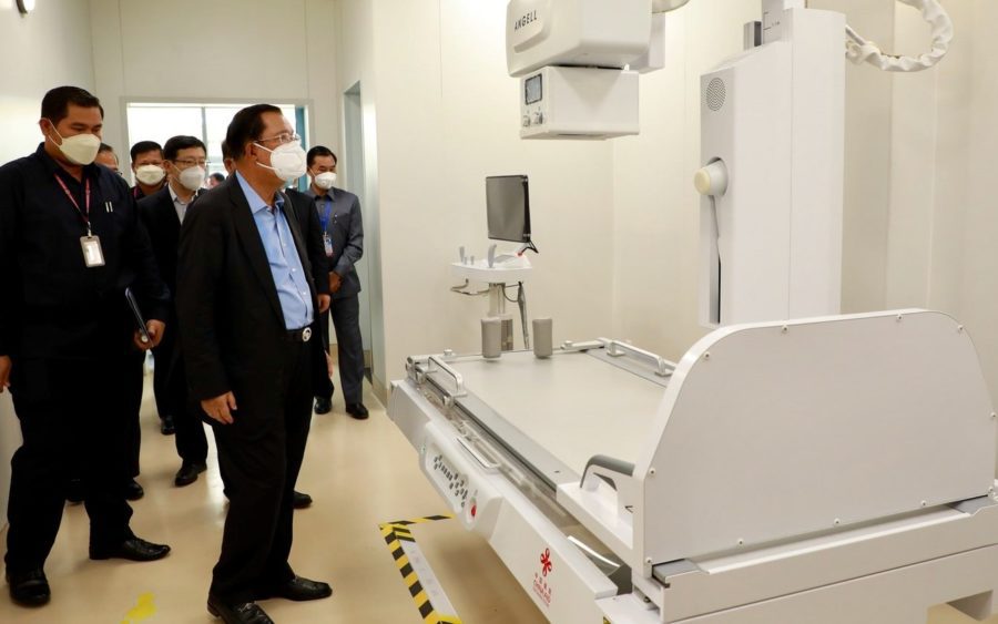 Prime Minister Hun Sen inspects medical equipment on Monday at a new hospital built in Tbong Khmum province. (Hun Sen's Facebook page)