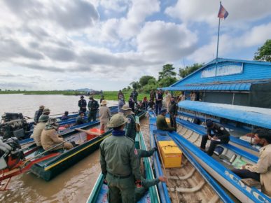 Security personnel are briefed before they begin a campaign to crackdown on illegal fishing on March 25, 2022. (Kampong Chhnang Provincial Administration)