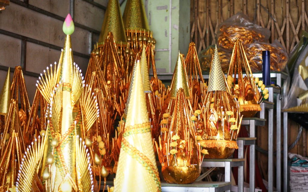 Sangkran-related ornaments on sale at Phnom Penh’s Boeng Keng Kang market on April 8, 2022. (Phin Ratana/VOD)