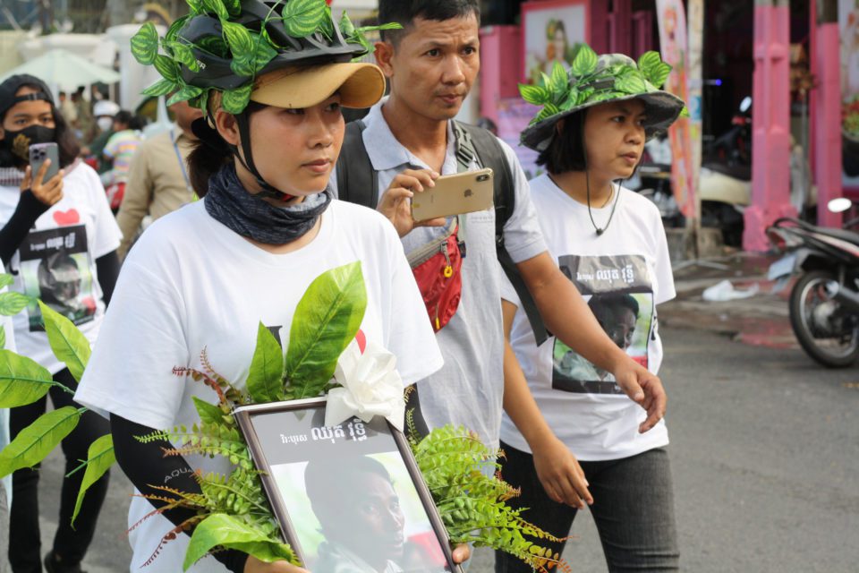 Activists Chhoeun Daravy, Hun Vannak and Phuon Keoreaksmey march for the 10-year commemoration of the murder of environmentalist Chut Wutty in Phnom Penh’s Daun Penh district on April 26, 2022. (Meng Kroypunlok/VOD)