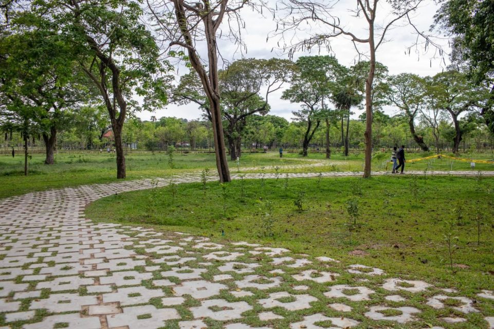 Two visitors walk through new concrete tile paths in front of the Angkor Wat temple in Siem Reap on April 1, 2022. (Roun Ry/VOD)