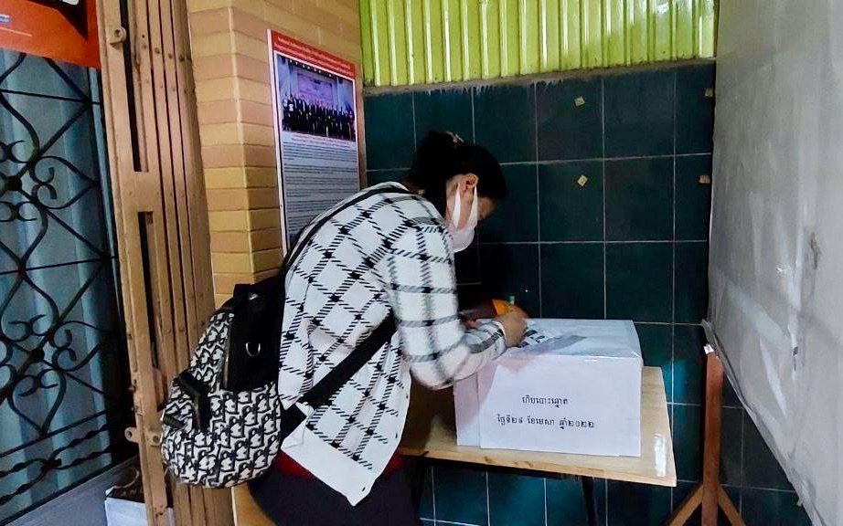 A union member votes in the Labor Rights Supported Union election in Phnom Penh on April 29, 2022.