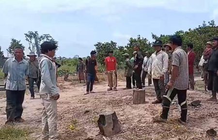 Stung Treng residents point out alleged encroachment by SK Plantation. (Supplied)