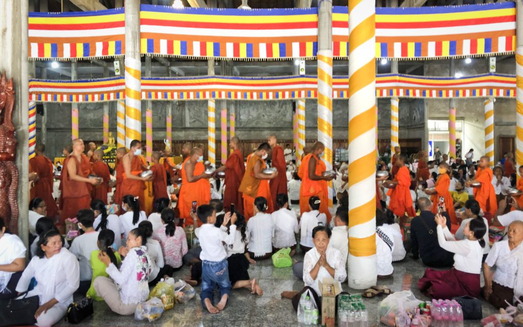 Buddhist worshippers visit Wat Trach in Poipet on May 15, 2022 for Visak Bochea Day. (Matt Surrusco/VOD)