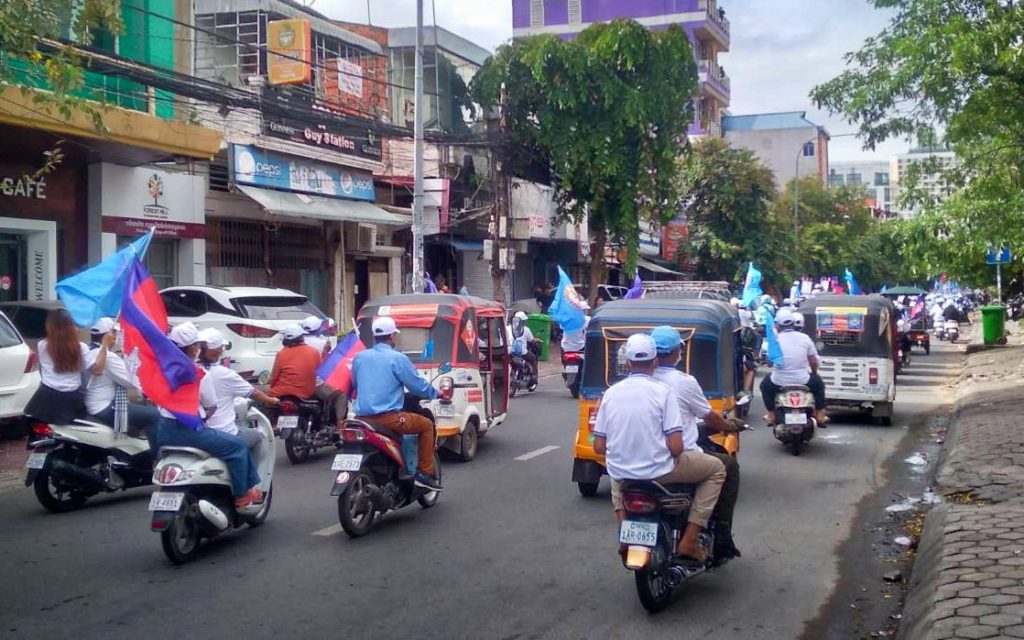 Ruling CPP supporters in Phnom Penh. (Meng Kroypunlok/VOD)