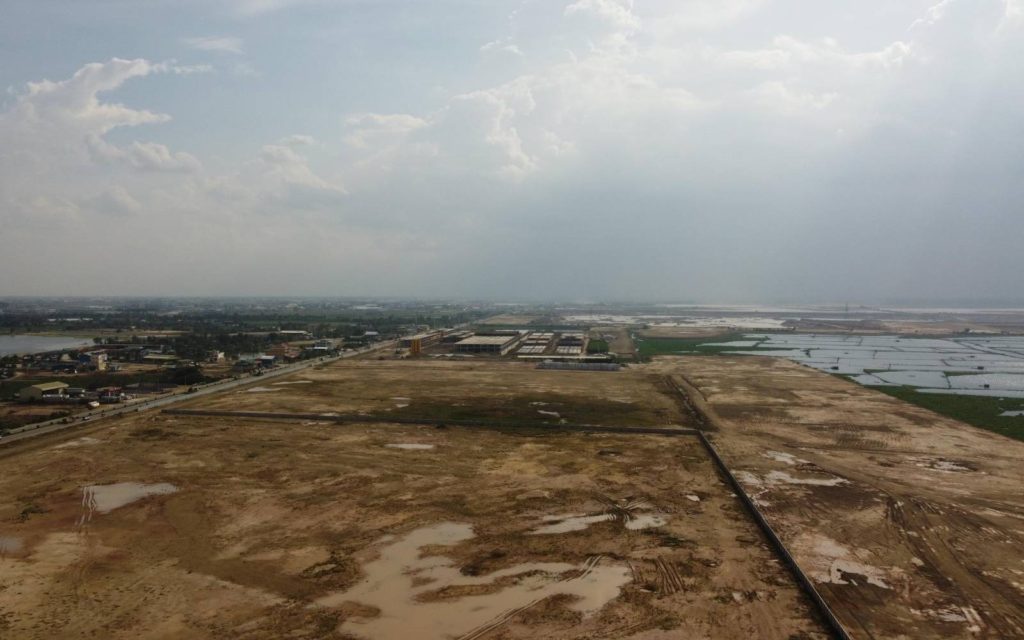 Landfilling on Phnom Penh’s Boeng Tamok lake in March 2022. (Danielle Keeton-Olsen/VOD)