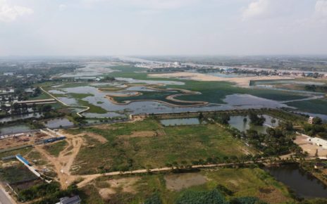 Landfilling on Phnom Penh’s Boeng Tamok lake in March 2022. (Danielle Keeton-Olsen/VOD)