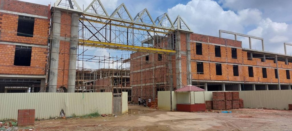 An under-construction market on Phnom Penh’s Boeng Tamok lake in March 2022. (Danielle Keeton-Olsen/VOD)