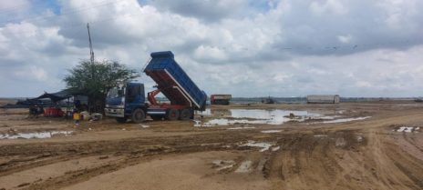 Landfilling on Phnom Penh’s Boeng Tamok lake in March 2022. (Danielle Keeton-Olsen/VOD)