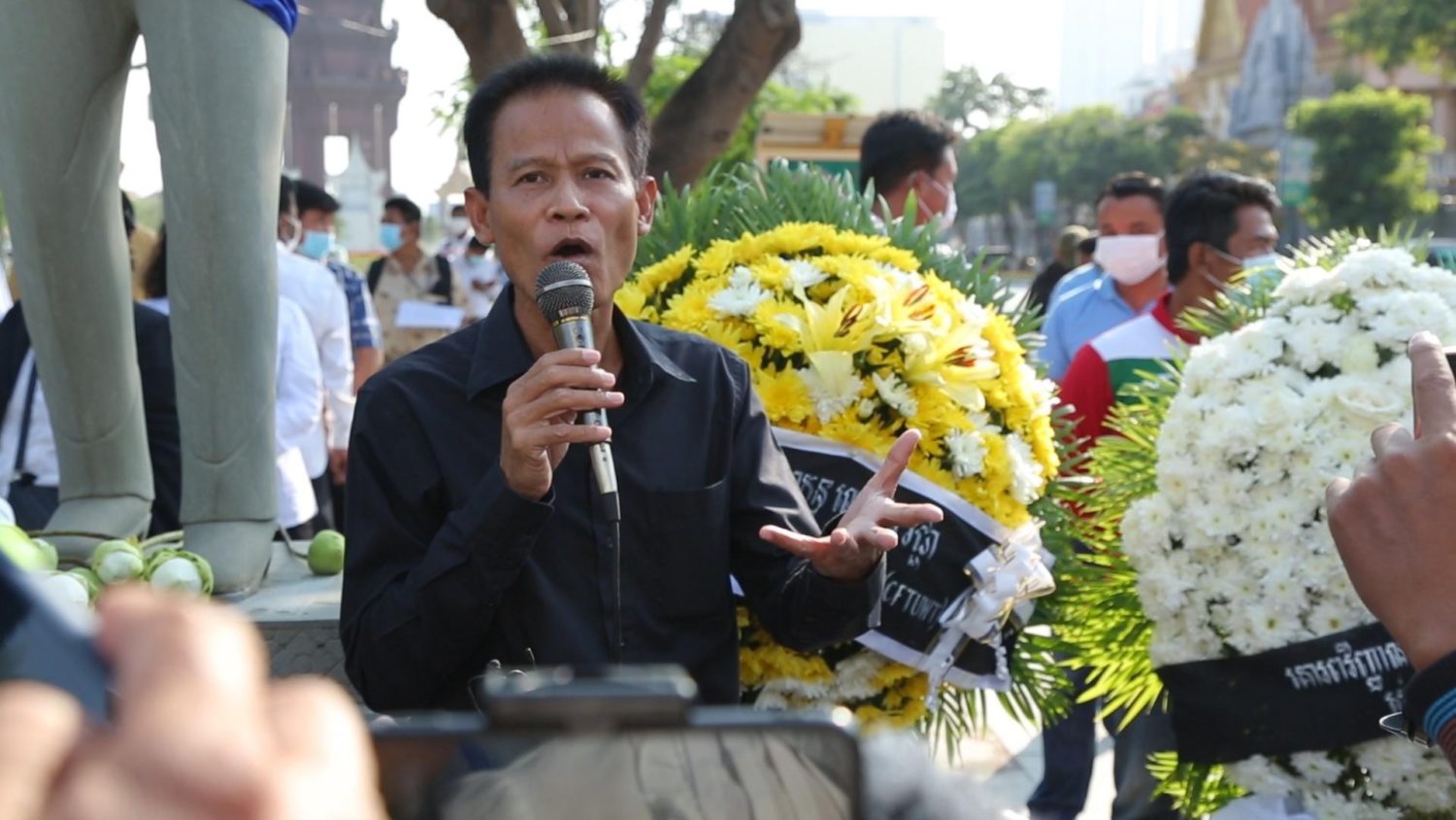 Chea Mony speaks at the 18th anniversary of the shooting of his brother Chea Vichea, in Phnom Penh on January 23, 2022. (Huy Ousa/VOD)