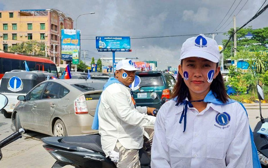 The Candlelight Party holds a march in Phnom Penh on June 3, 2022. (Keat Soriththeavy/VOD)