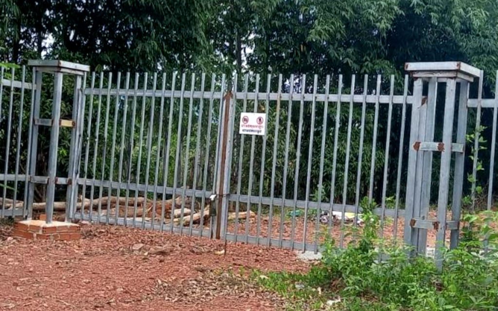 A fence to the LDP’s compound in Siem Reap province. (Andrew Haffner/VOD)