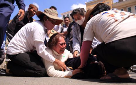 Prum Chantha, wife of convicted CNRP activist Kak Komphear, is dragged to the ground after protesting outside the Phnom Penh Municipal Court on June 14, 2022. (Hean Rangsey/VOD)