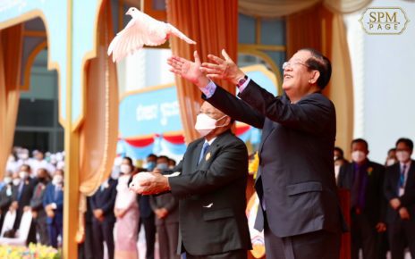 Prime Minister Hun Sen and National Assembly president Heng Samrin release doves at a CPP anniversary celebration in Phnom Penh on June 28, 2002.