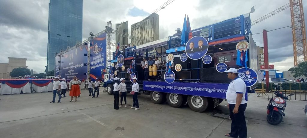 A bus set up for performances at the CPP rally on Phnom Penh’s Koh Pich on June 3, 2022. (Andrew Haffner/VOD)