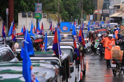 CPP supporters along Phnom Penh’s Mao Tse Toung Blvd on June 3, 2022. (Hean Rangsey/VOD)