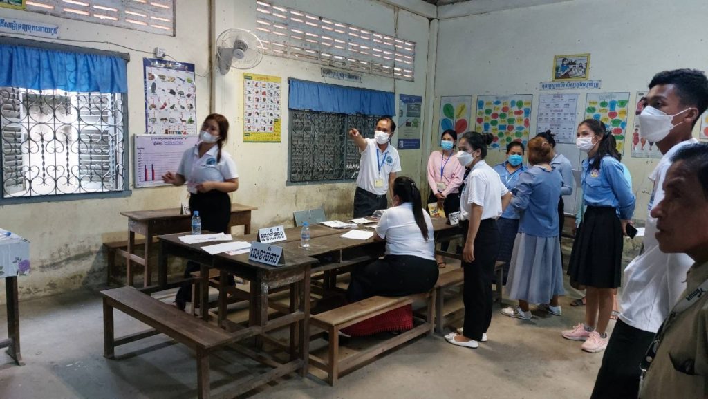 Vote-counting in Takhmao city’s Prek Russei commune, in Kandal, on June 5, 2022. (Danielle Keeton-Olsen/VOD)