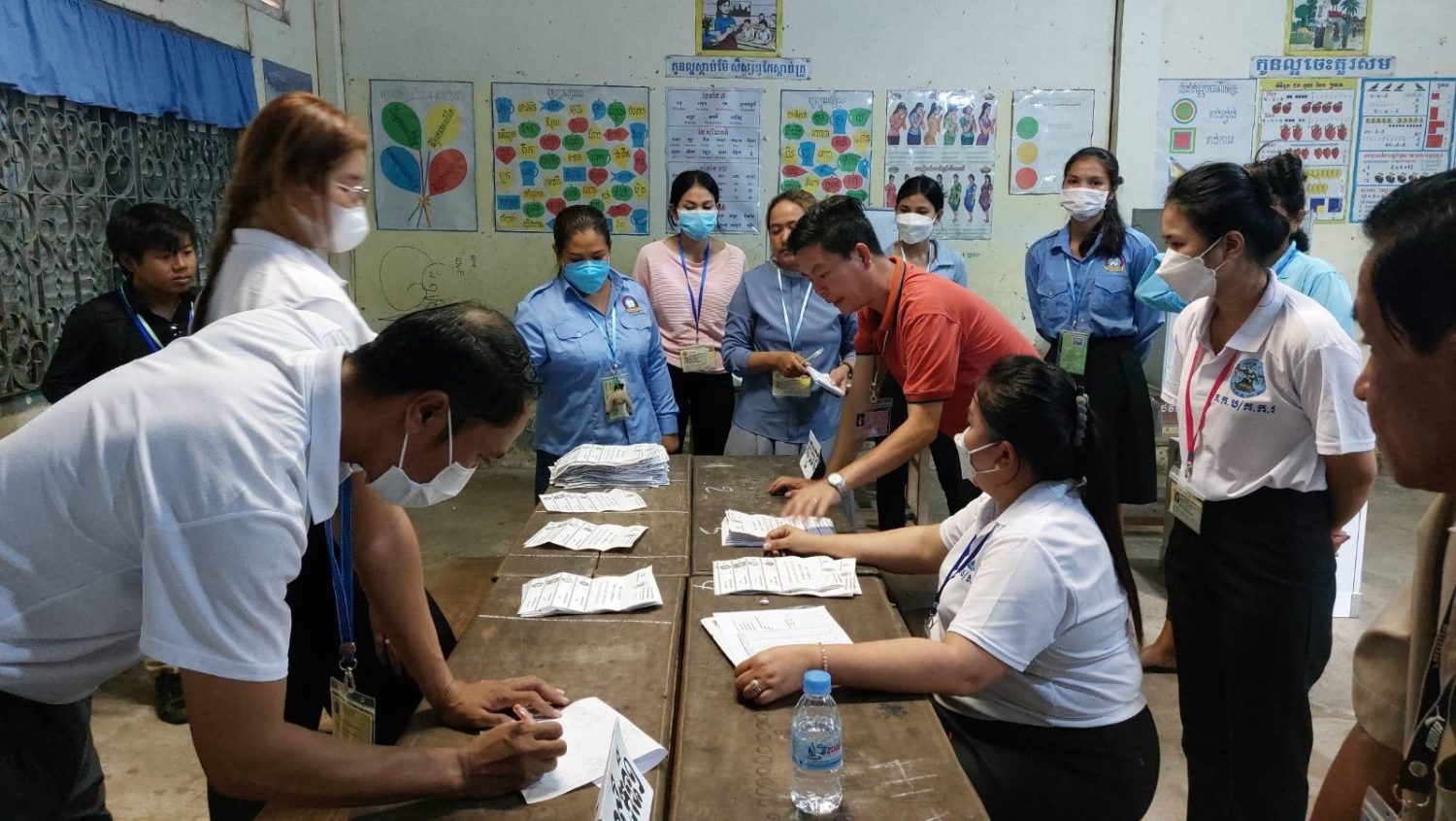 Vote-counting in Takhmao city’s Prek Russei commune, in Kandal, on June 5, 2022. (Danielle Keeton-Olsen/VOD)