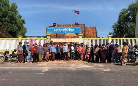 More than 100 people from five villages of the Ampil Koki communes of Svay Rieng province gathered again at the Ampil commune hall to urge local authorities to expedite the settlement of their decade-long land dispute. The protestors gathered on Wednesday, June 6, 2022. (Photo supplied by CCFC)