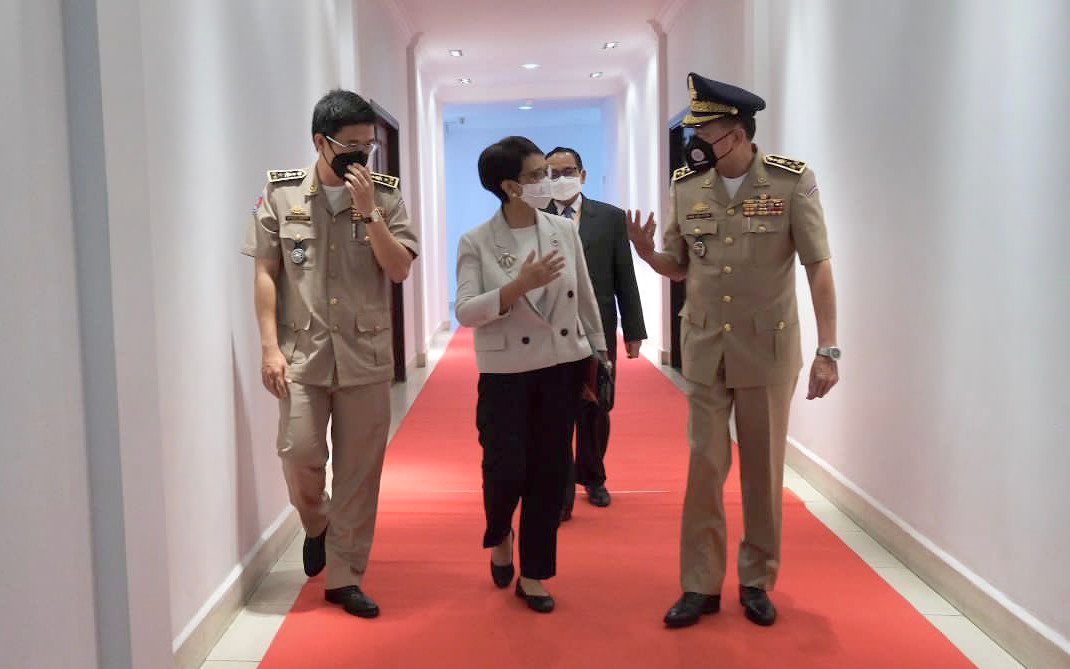 Indonesian Foreign Minister Retno Marsudi meets Cambodian National Police chief Neth Savoeun on August 2, 2022. (Retno Marsudi Twitter)