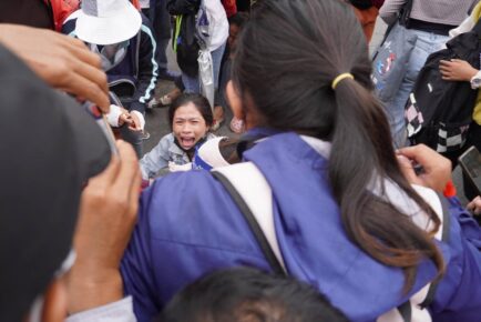 A strike participant cries out amid a crowd of protestors and police that turned violent during the NagaWorld strike on August 11, 2022. (Hean Rangsey/VOD)