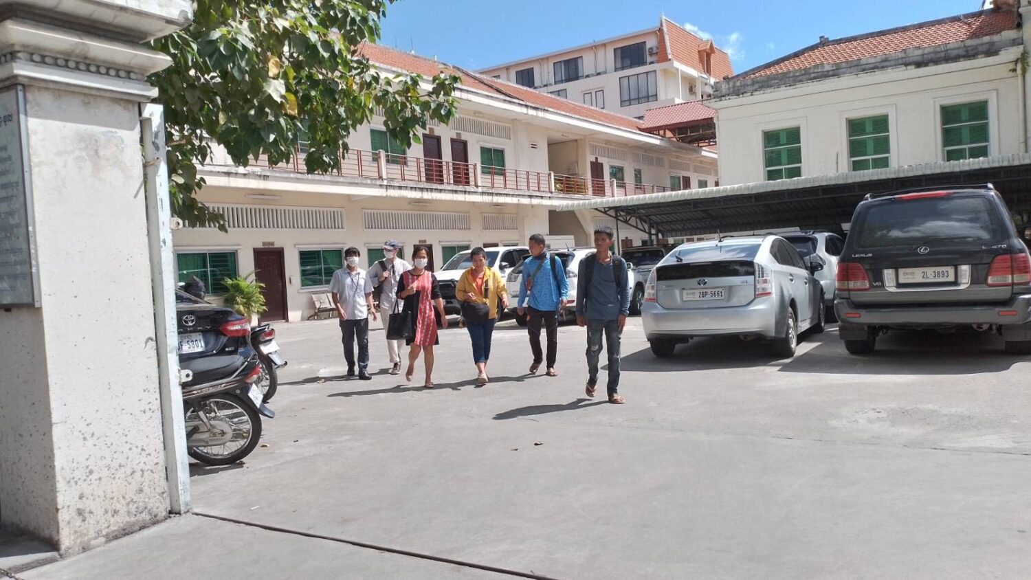 Activists from Khmer Thavrak and Khmer Student Intelligent League Association leave the Appeal Court parking lot in Phnom Penh on August 22, 2022. (Ouch Sony/VOD)