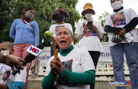 The ‘Friday Women’ file a petition to the EU Embassy in Phnom Penh on August 26, 2022. (Hean Rangsey/VOD)