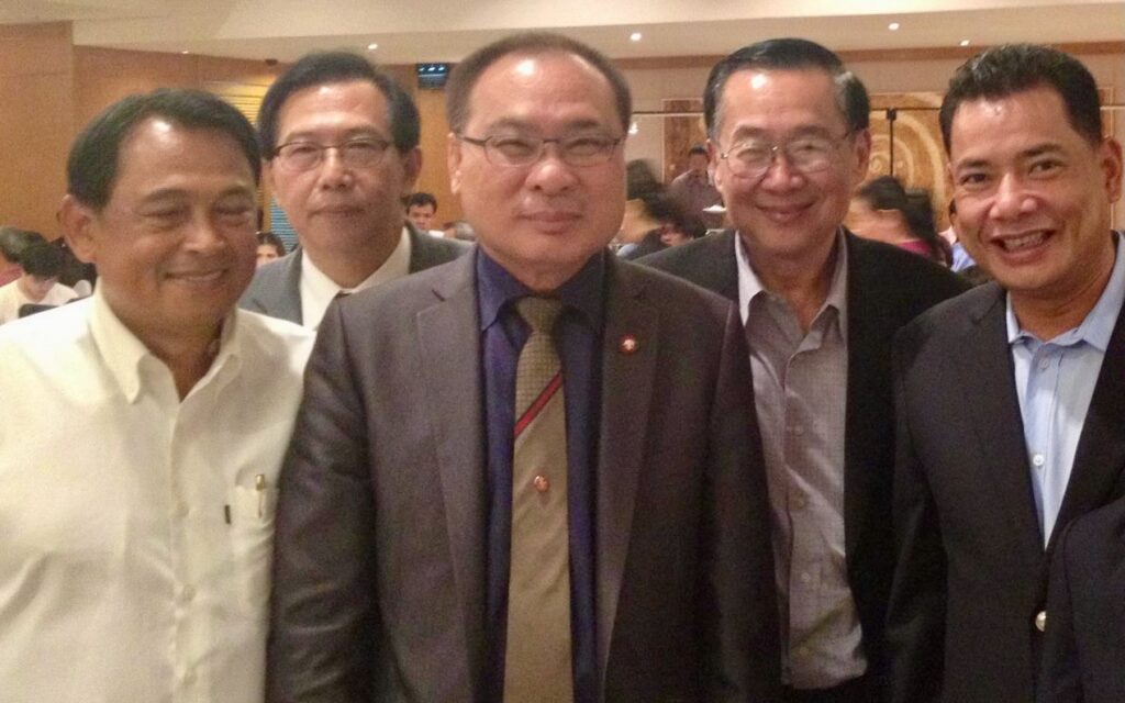 From left to right: Former Pheu Thai MP Phayap Punket, an unidentified person, former Thai Parliament speaker Somsak Kiatsuranont (third from left), Red Shirt leader and former Pheu Thai MP Weng Tojirakarn, Phnom Penh deputy governor Khliang Huot in a photograph posted to Huot’s Facebook page on September 6, 2012.