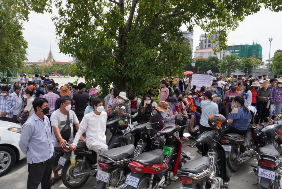 O'Russei market vendors sit among motorbikes while submitting a petition to Prime Minister Hun Sen's cabinet office in Daun Penh district on August 15, 2022. (Hean Rangsey/VOD)