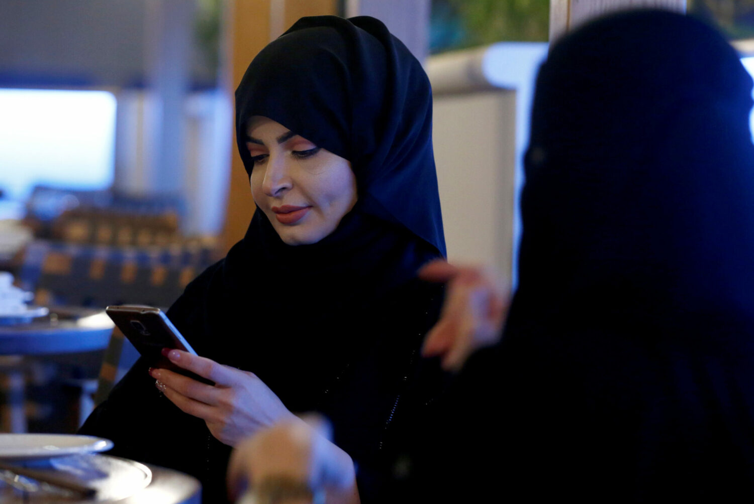 A woman uses her mobile phone in a cafe in Riyadh, Saudi Arabia October 6, 2016. (REUTERS/Faisal Al Nasser)