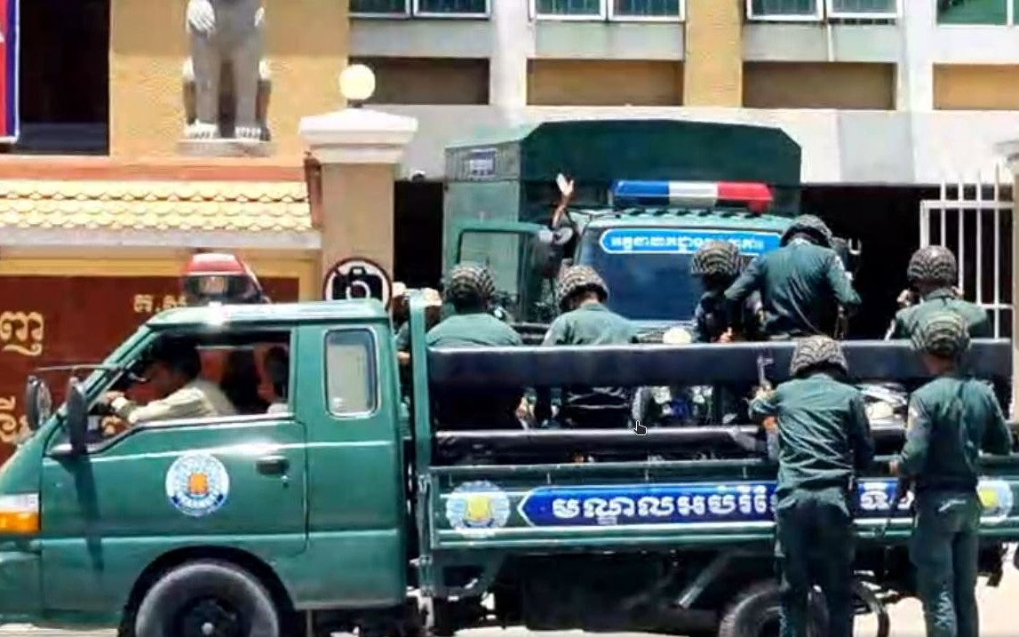 CNRP defendants leave the Phnom Penh Municipal Court on September 15, 2022. (Hy Chhay/VOD)