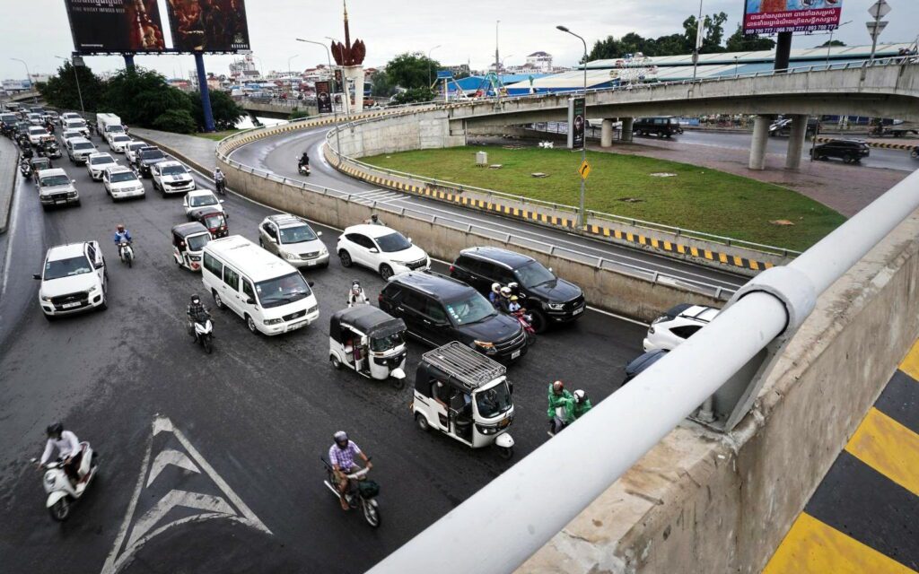 The Kbal Thnal flyover at the intersections of Norodom and Monivong boulevards, on September 19, 2022. (Hean Rangsey/VOD)