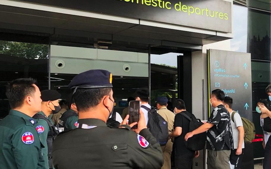 A group of foreign nationals removed from a Phnom Penh apartment block arrive at the city’s airport on October 13, 2022. (Mech Dara/VOD)