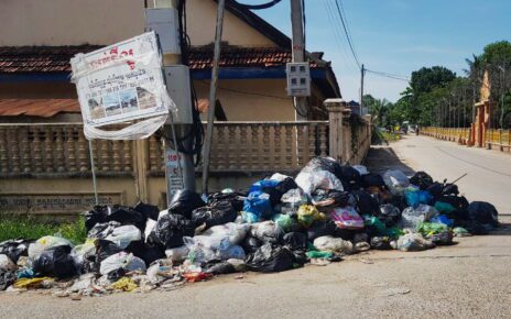 Trash piles up on the streets of Arei Ksat, Kandal, on October 29, 2022. (Daniel Zak)