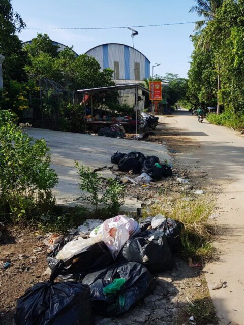 Trash piles up on the streets of Arei Ksat, Kandal, on October 29, 2022. (Daniel Zak)