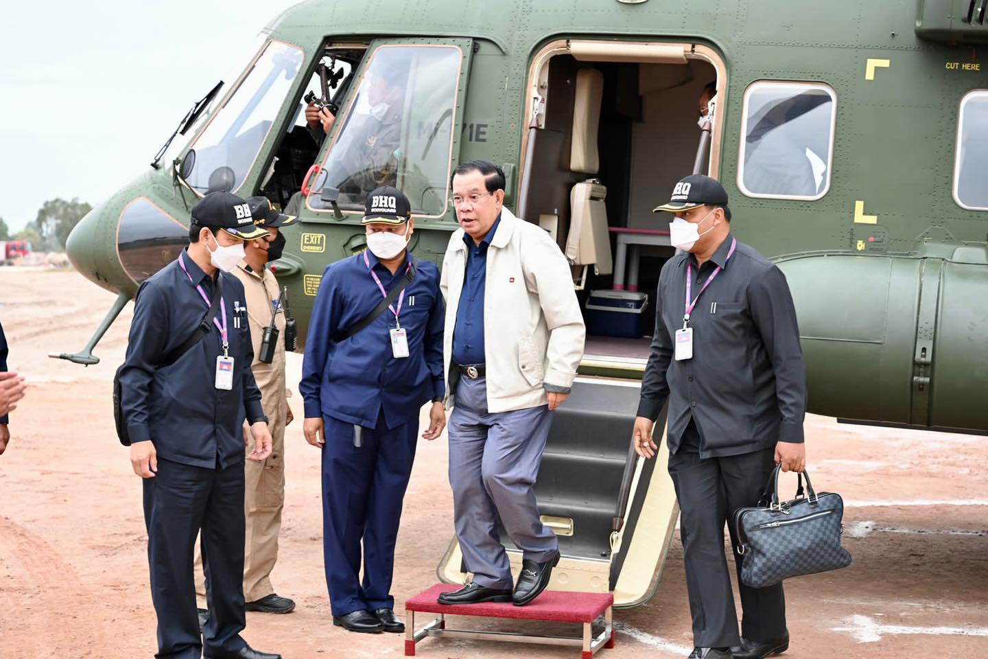 Prime Minister Hun Sen arrives in Siem Reap on October 21, 2022. (Hun Sen's Facebook page)